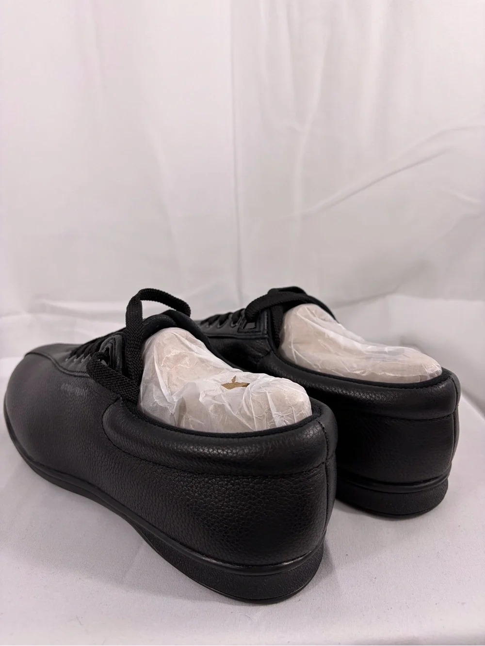 NWT Easy Spirit Women’s Size 7.5W Black Leather Lace-Up Shoes